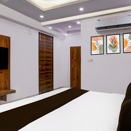 Townhouse Hotel Grand Emporio By Sbg Near Vaishali Metro Station Ghaziabad Luaran gambar