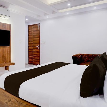 Townhouse Hotel Grand Emporio By Sbg Near Vaishali Metro Station Ghaziabad Luaran gambar