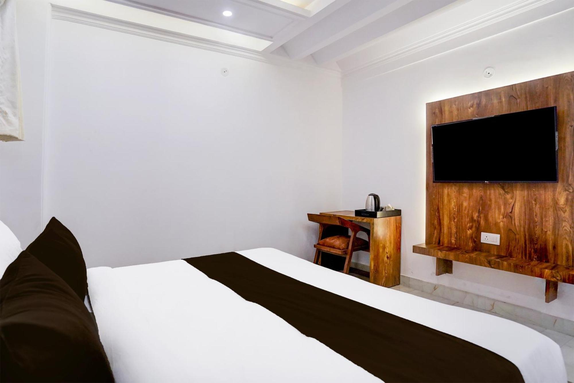 Townhouse Hotel Grand Emporio By Sbg Near Vaishali Metro Station Ghaziabad Luaran gambar