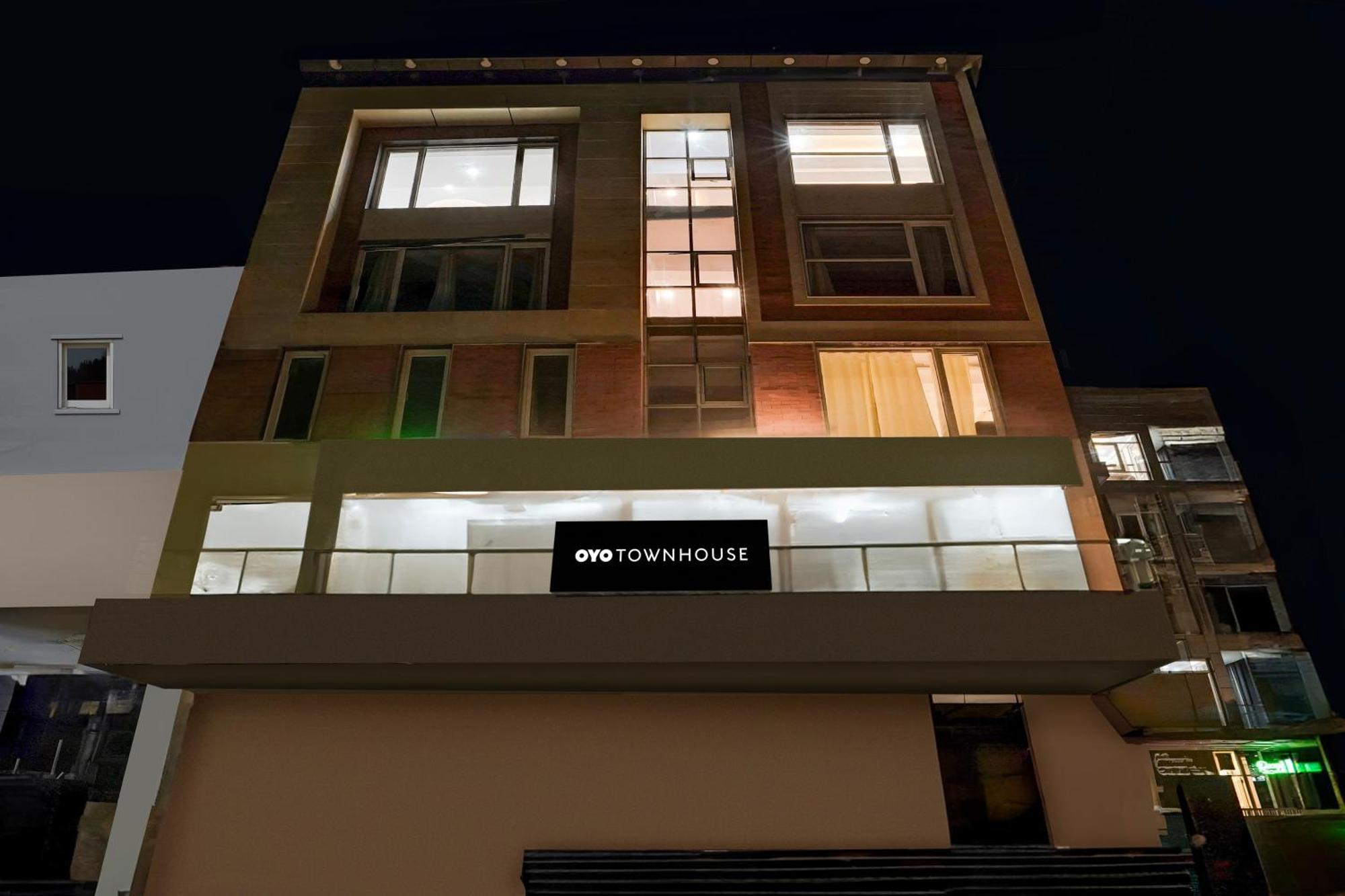 Townhouse Hotel Grand Emporio By Sbg Near Vaishali Metro Station Ghaziabad Luaran gambar