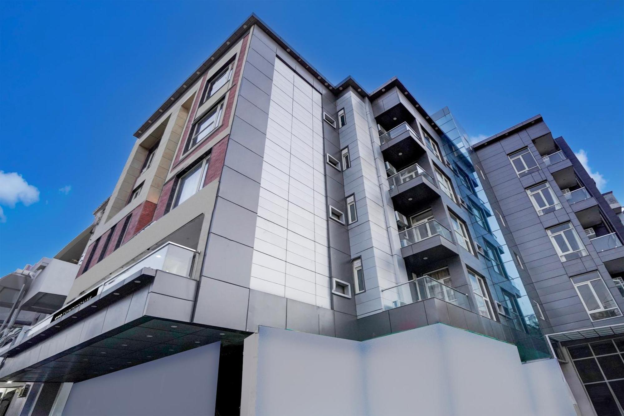 Townhouse Hotel Grand Emporio By Sbg Near Vaishali Metro Station Ghaziabad Luaran gambar