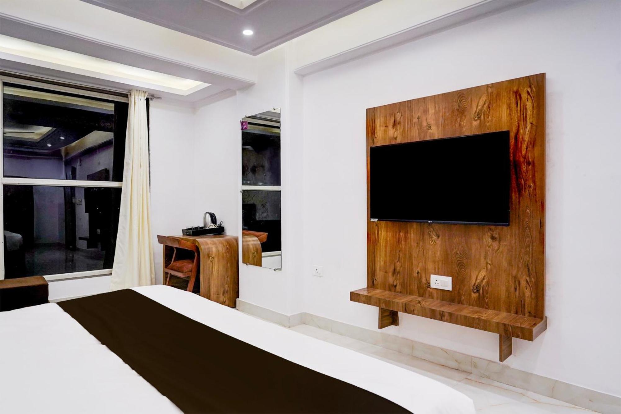 Townhouse Hotel Grand Emporio By Sbg Near Vaishali Metro Station Ghaziabad Luaran gambar
