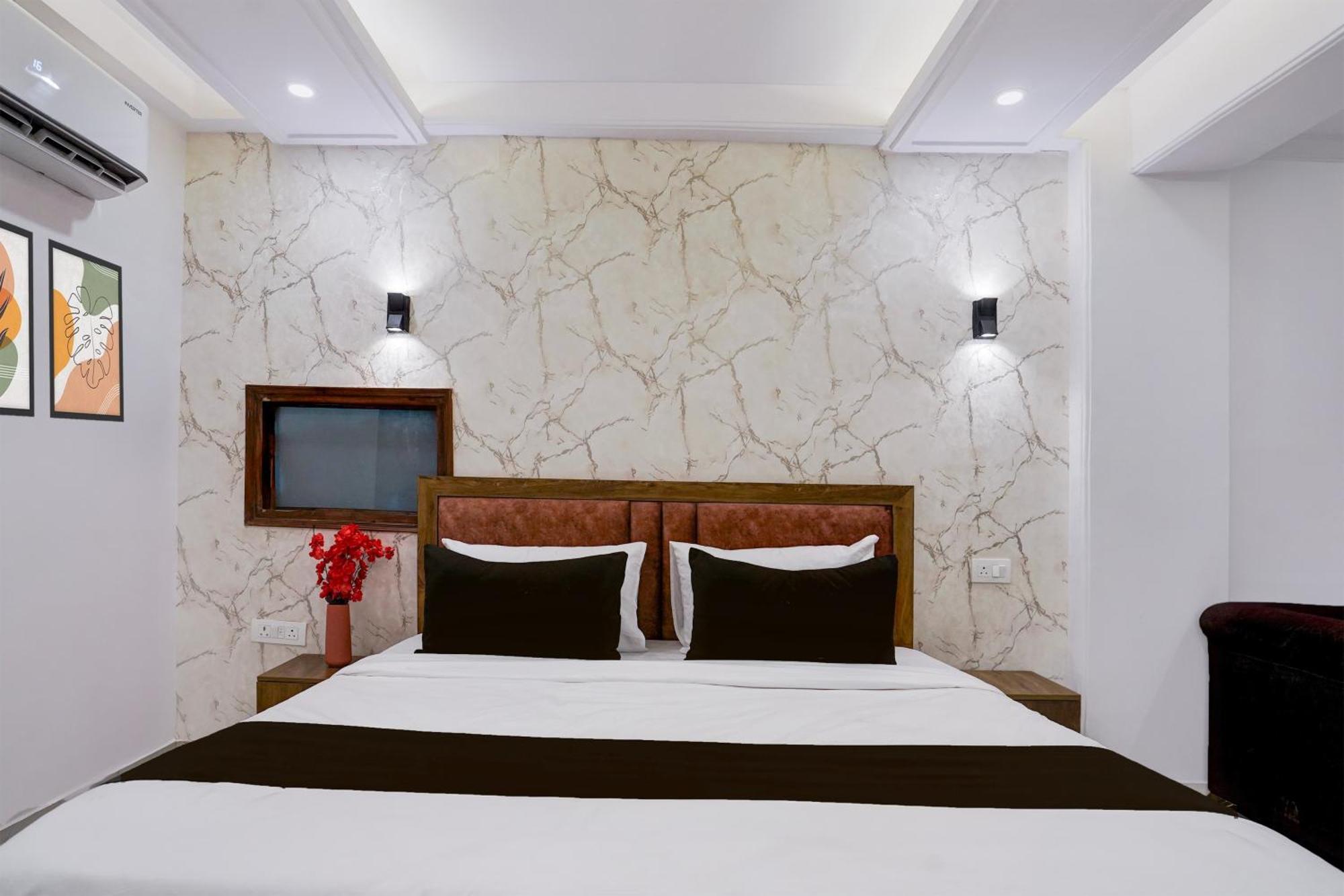 Townhouse Hotel Grand Emporio By Sbg Near Vaishali Metro Station Ghaziabad Luaran gambar