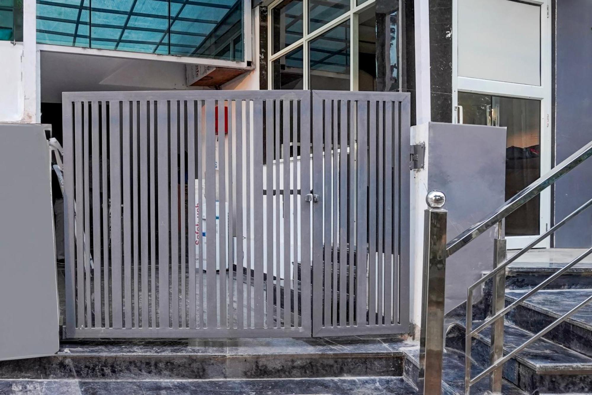 Townhouse Hotel Grand Emporio By Sbg Near Vaishali Metro Station Ghaziabad Luaran gambar