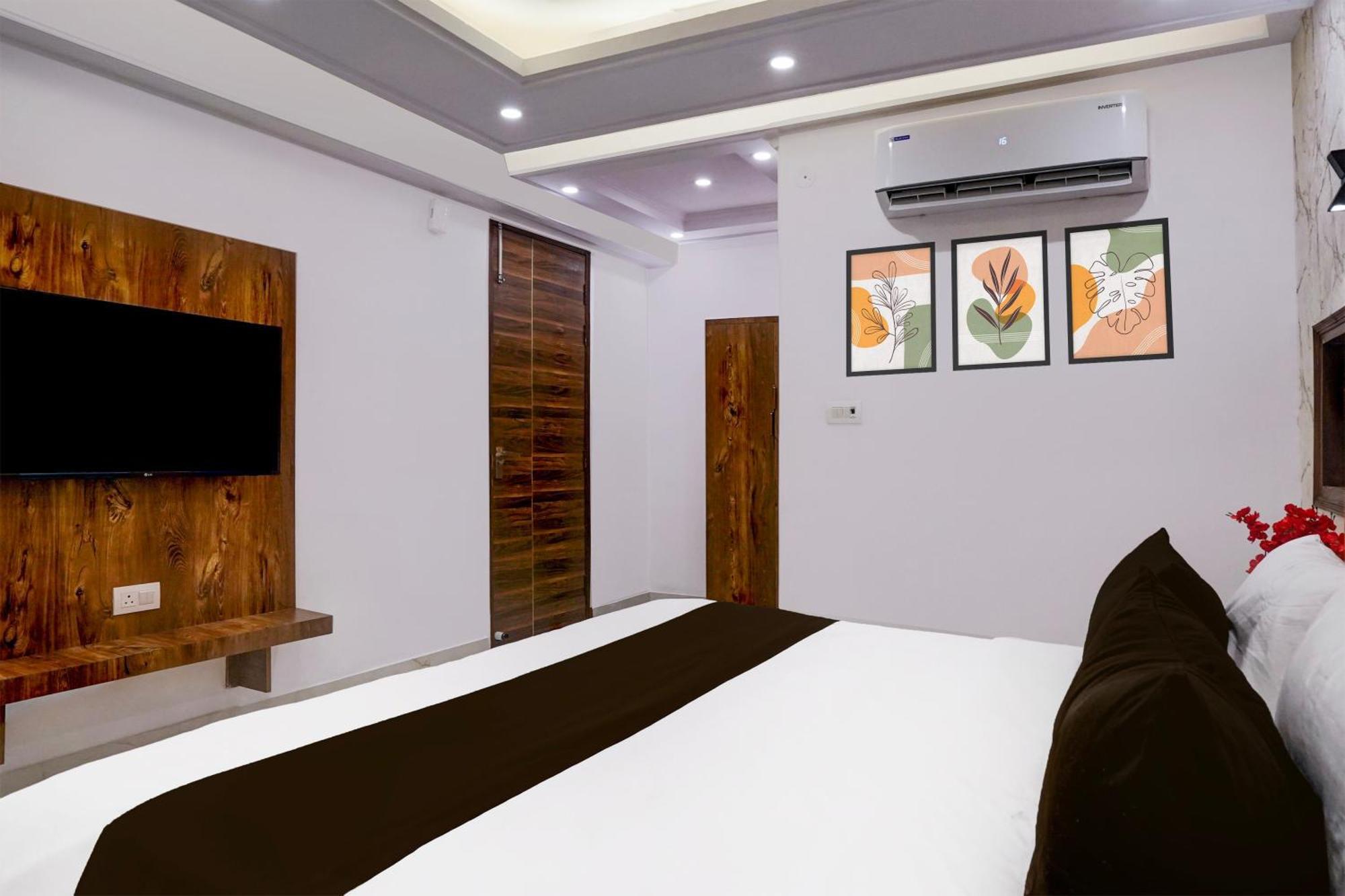 Townhouse Hotel Grand Emporio By Sbg Near Vaishali Metro Station Ghaziabad Luaran gambar