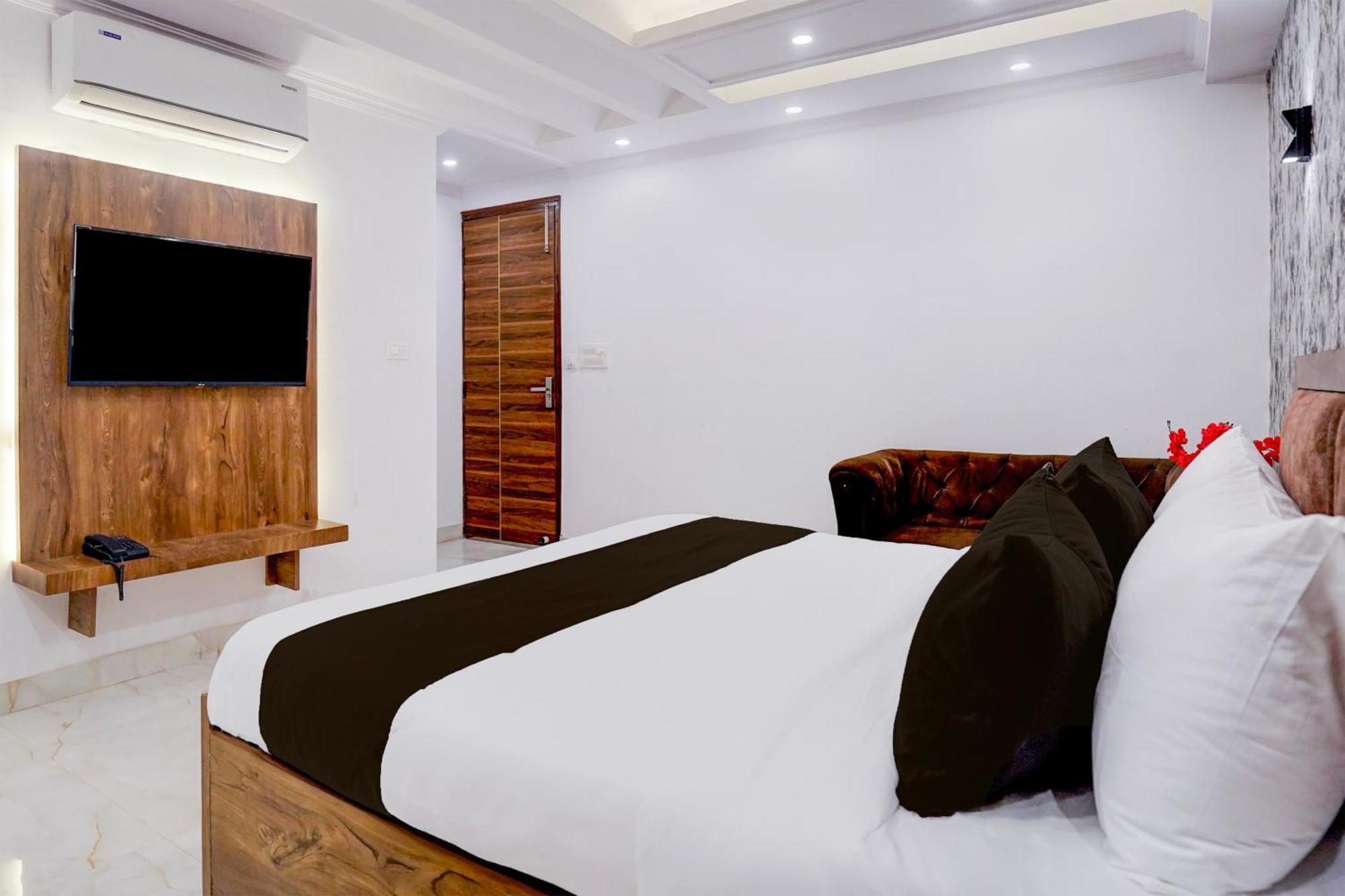 Townhouse Hotel Grand Emporio By Sbg Near Vaishali Metro Station Ghaziabad Luaran gambar