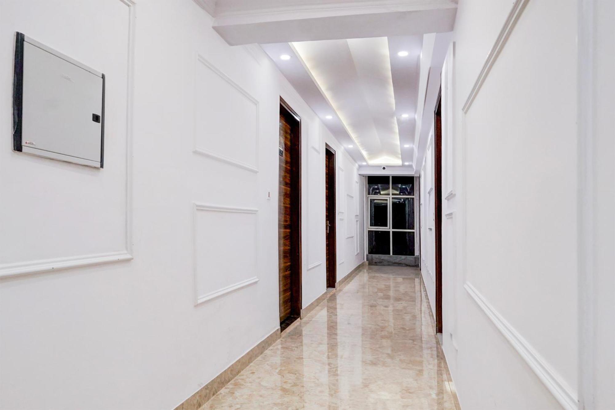 Townhouse Hotel Grand Emporio By Sbg Near Vaishali Metro Station Ghaziabad Luaran gambar